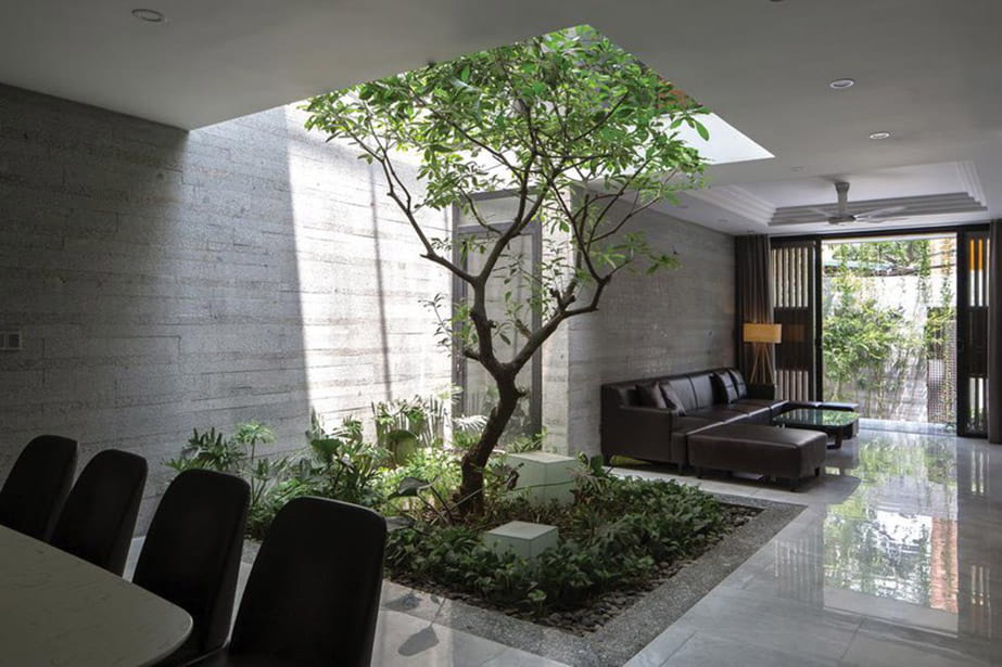 Trang trí phòng khách nhà ống có cầu thang
