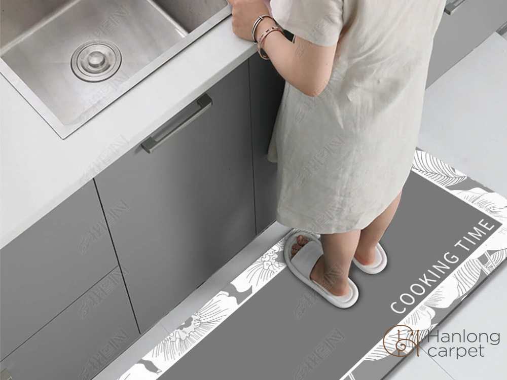 Thảm chống trơn nhà bếp tạo cảm giác êm ái khi đứng lâu